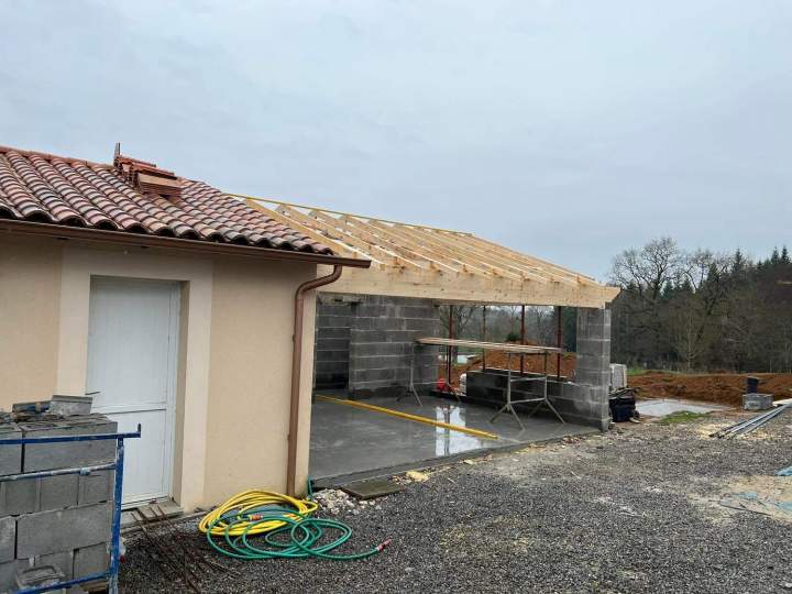 Charpentier professionnel à votre service à Terres-de-Haute-Charente