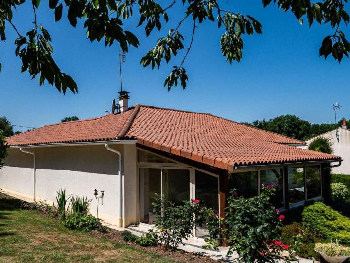 Charpentier professionnel à votre service à Terres-de-Haute-Charente